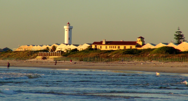 Woodbridge Island residential area, lighthouse & Zonnekus