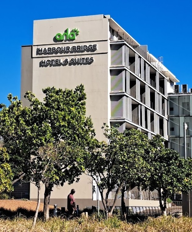 Harbour Bridge Hotel and Suites, photo of building from the parking lot
