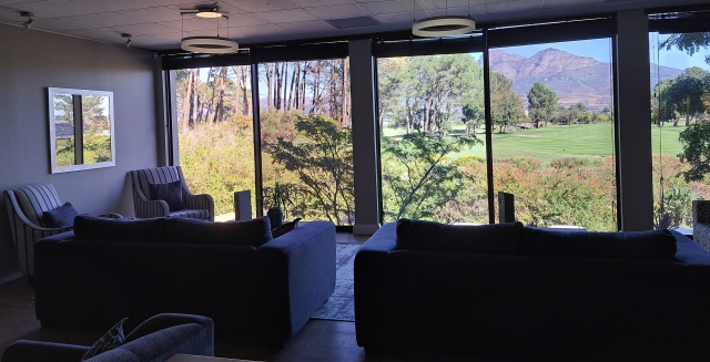 Pearl Valley Hotel business lounge with view onto the golf course