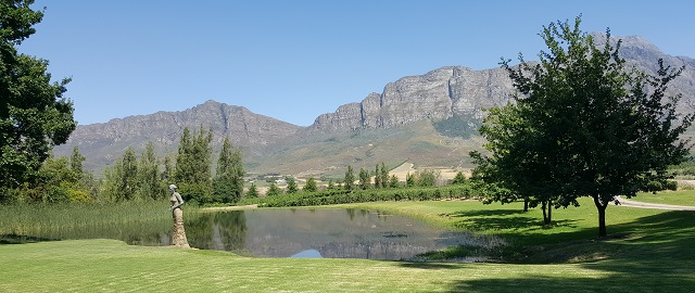 Saronsberg pond & statue, with mountains behind