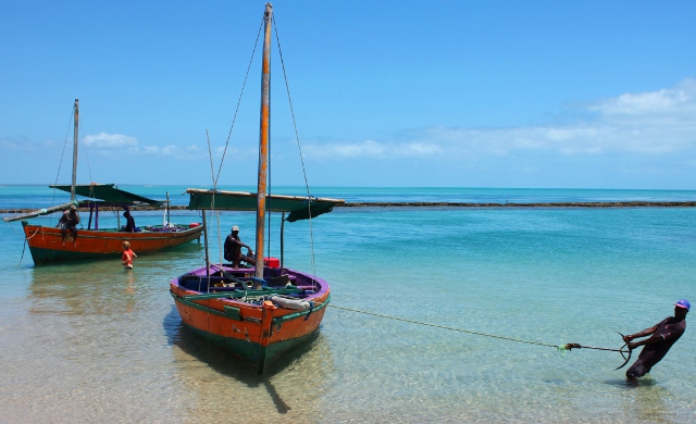 anchoring the boat at Magaruque Island