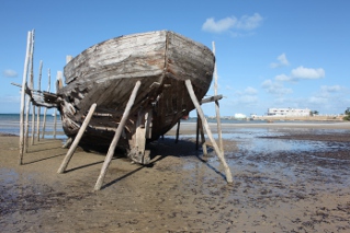 unfinished boat on Vilankulo beach
