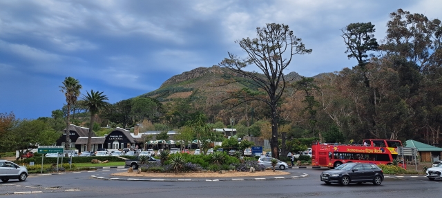 La Parada on left, with City Sightseeing bus parking on the right. At Constantia Nek.