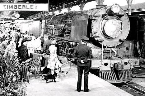 Blue Train locomotive stopping at Kimberley Station in 1962