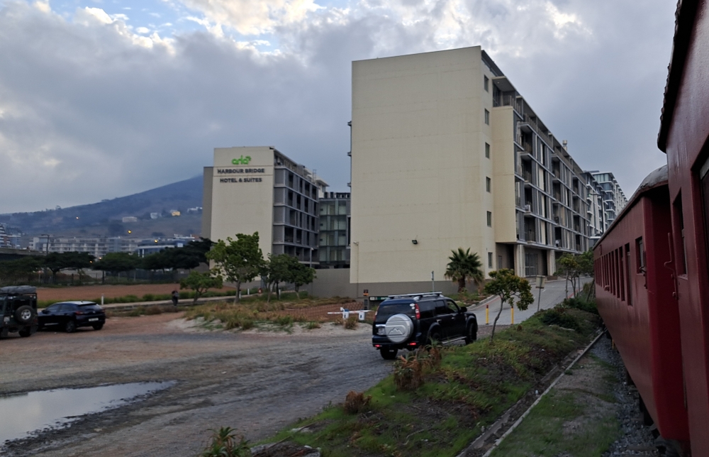 Free parking area east of the Harbour Bridge hotel; Ceres Rail train arriving at the station on the right