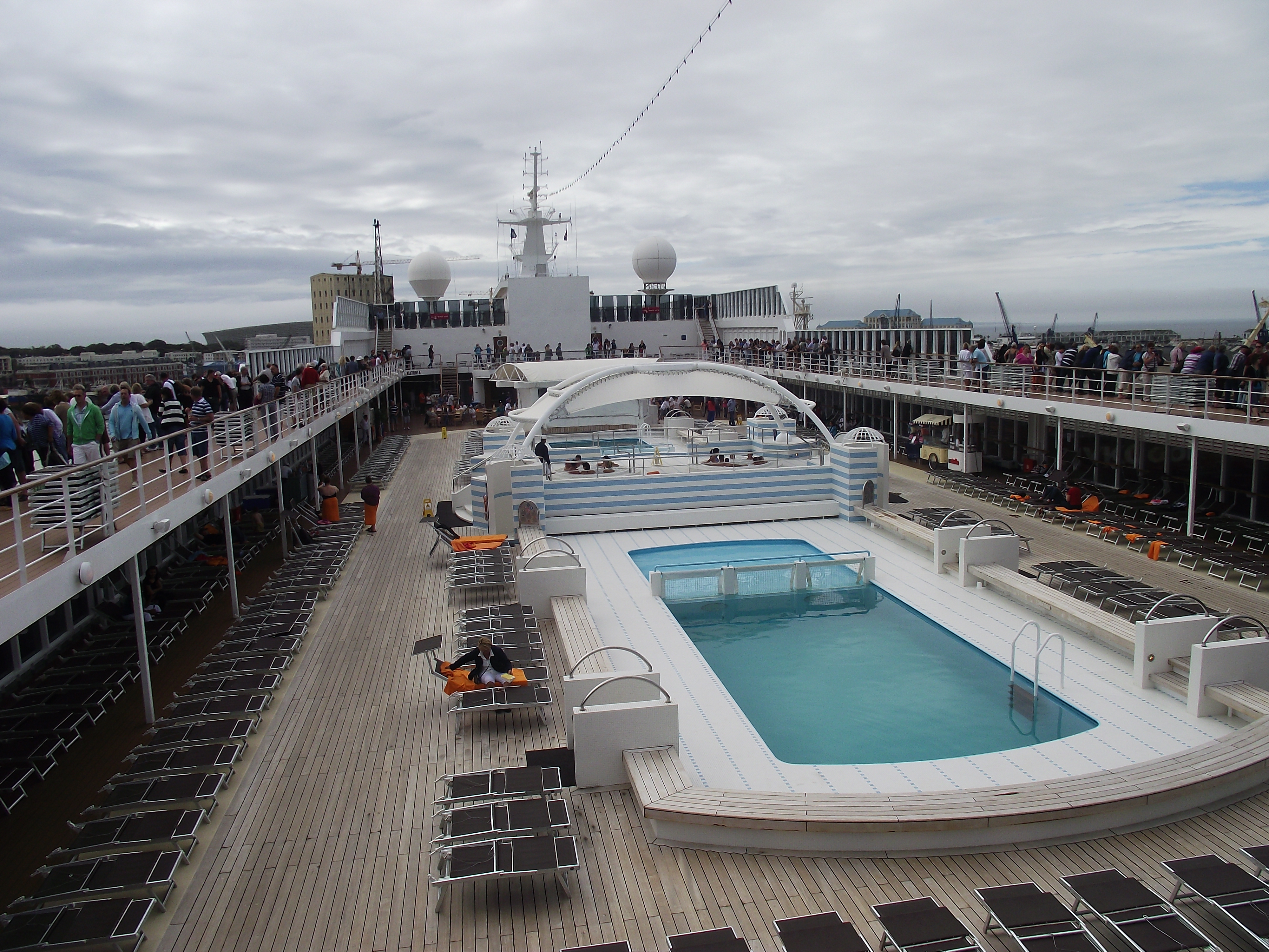 MSC-Sinfonia-pool