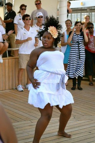 lady dancing on the MSC Sinfonia cruise ship