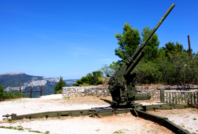 US anti-aircraft canon on the top of Mont Faron