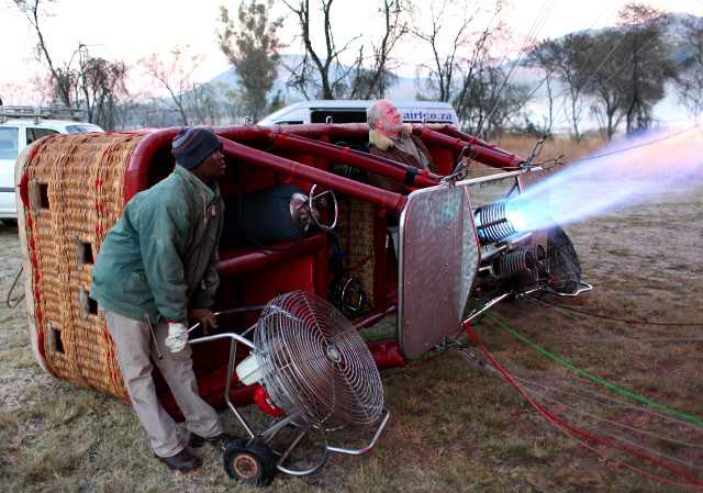 propane burners heating up the air in the hot air balloon