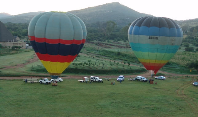 liftoff in our balloon at the Hartbeespoort Dam
