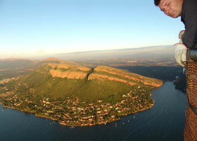 hot air ballooning over the Hartbeespoort Dam